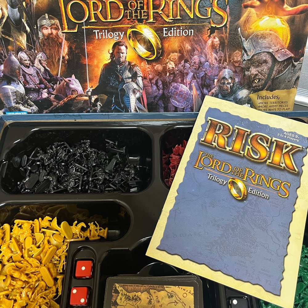 Risk: The Lord of the Rings Trilogy Edition Board Game - Picture 2 of 3
